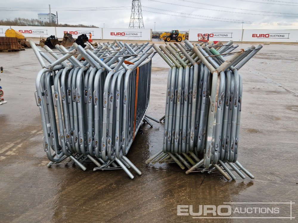 Építőipari berendezések Bundle of Metal Pedestrian Safety Barriers (2 of): 6 kép.