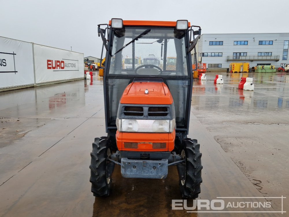 Kistraktor Kubota GL240: 8 kép.