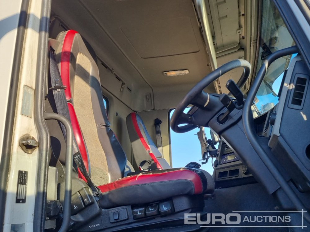 Billenőplatós teherautó Volvo FM410: 30 kép.