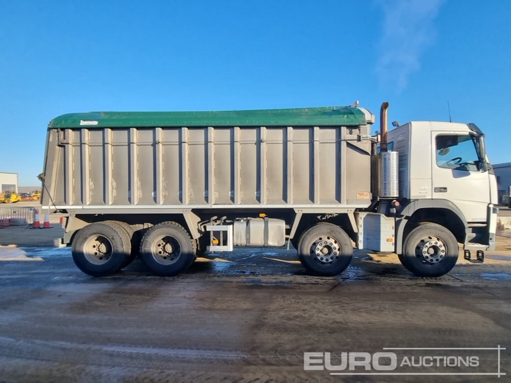 Billenőplatós teherautó Volvo FM410: 6 kép.