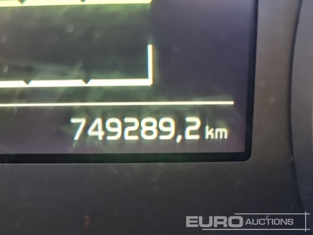 Billenőplatós teherautó Volvo FM410: 49 kép.