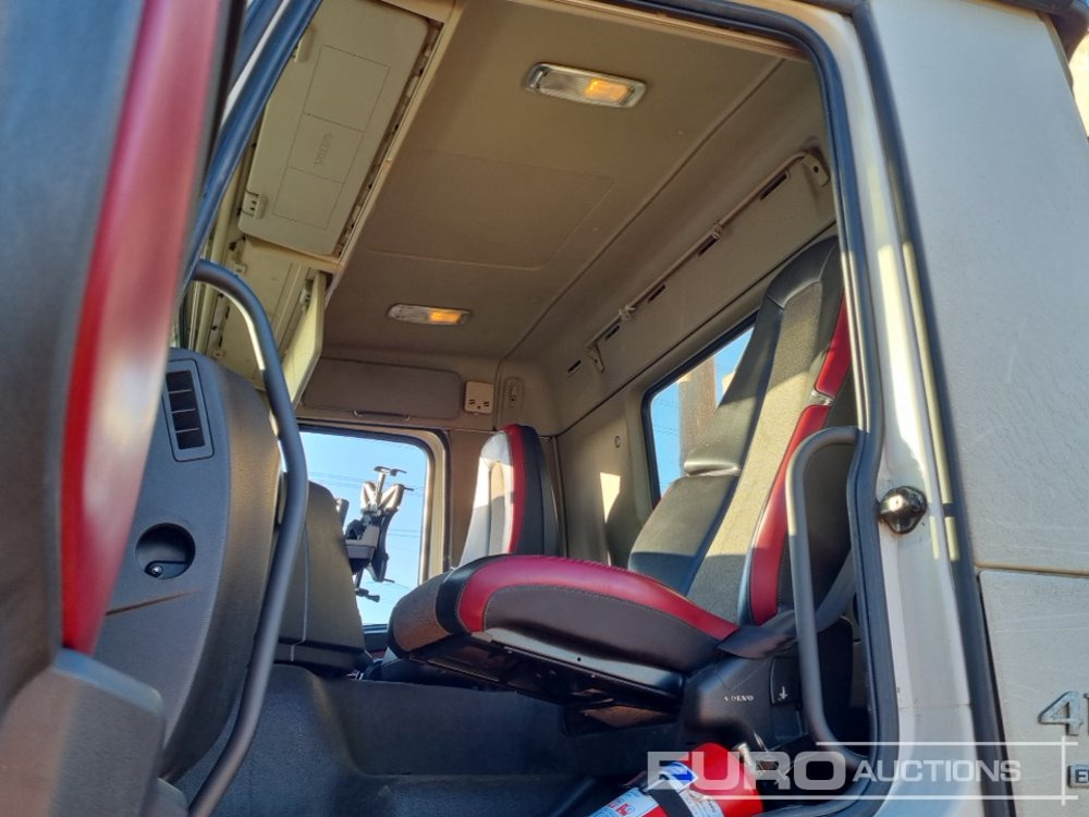 Billenőplatós teherautó Volvo FM410: 29 kép.