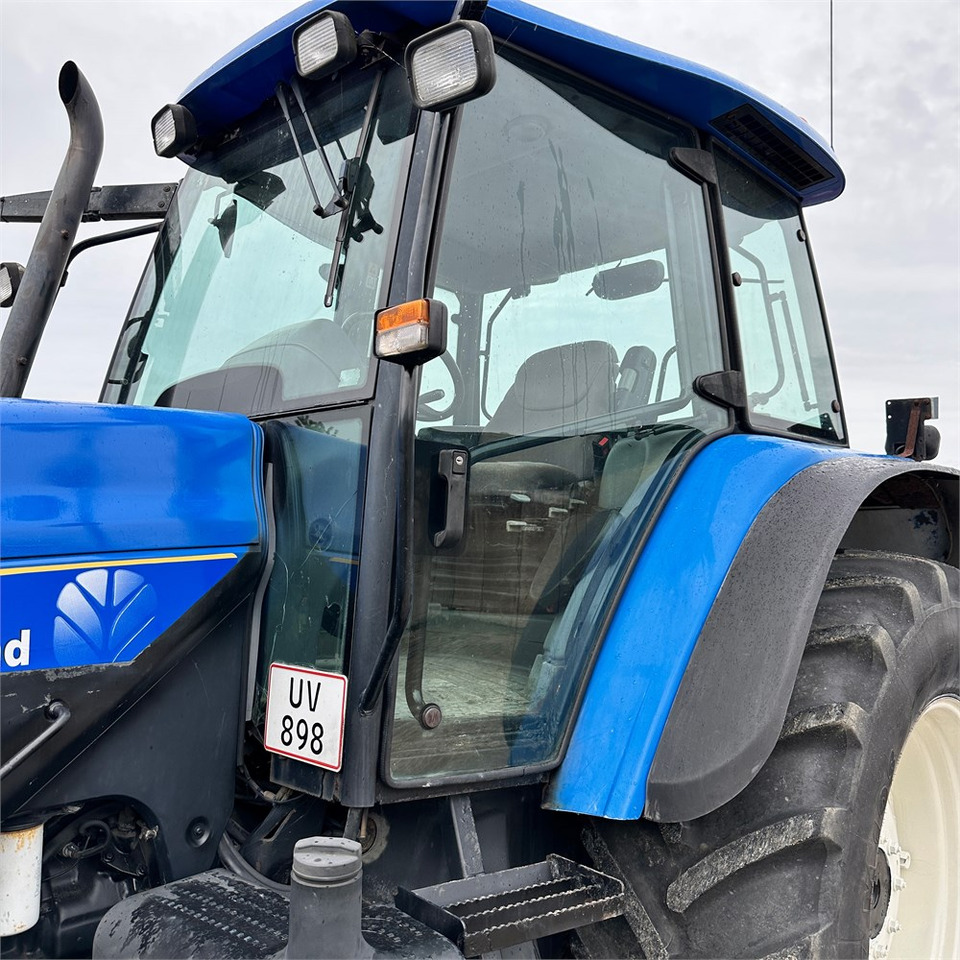 Traktor New Holland TM140: 10 kép.