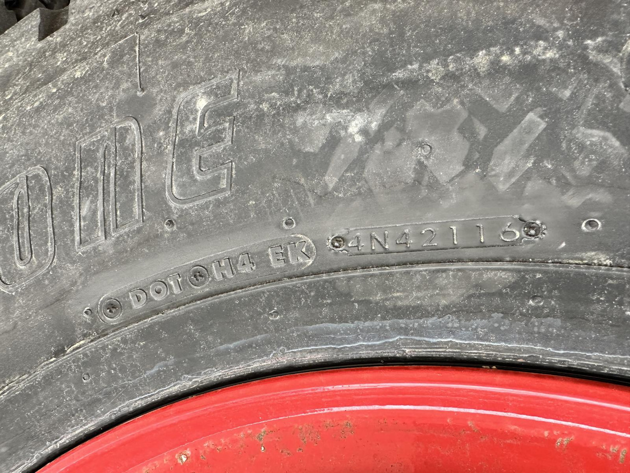 Autódaru Liebherr Zubehör = Kompletträder 8 x Bridgestone VHS 385/95 R25 (14.00 R25): 9 kép.