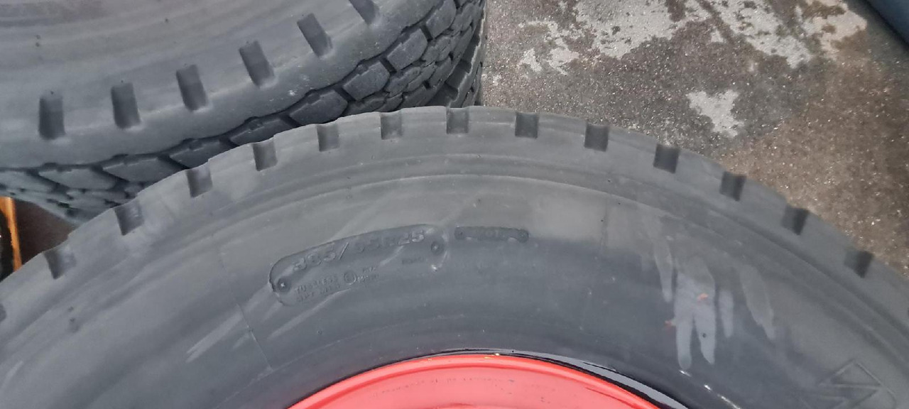 Autódaru Liebherr Zubehör = Kompletträder 8 x Bridgestone VHS 385/95 R25 (14.00 R25): 7 kép.